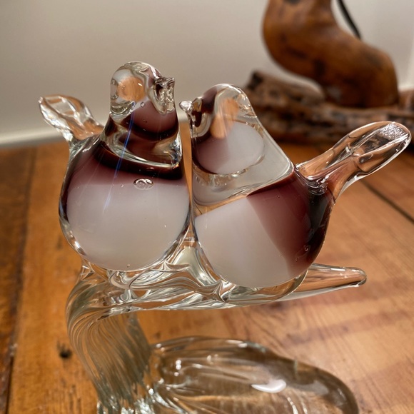 Murano style glass lovebirds on perch. Purple & white in clear glass lovebirds. - Picture 4 of 9